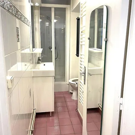 Moderne A Pres Du Sacre Coeur 45 M² + Internet Apartment